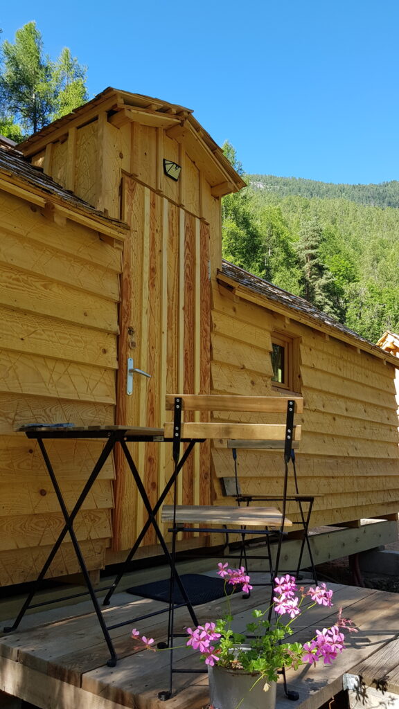 Cabane hébergement insolite Alpes du sud