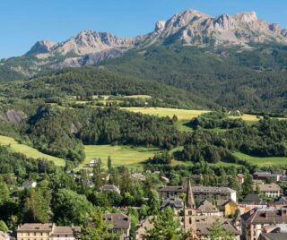 Barcelonnette est une petit ville des Alpes de Haute Provence, dans la Vallée de l'Ubaye. C'est une destination nature qui propose de nombreuses activités.