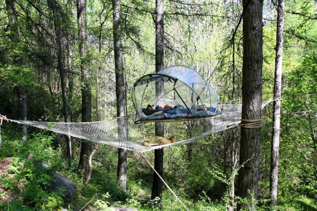 séjour insolite dans les Alpes dormir en forêt