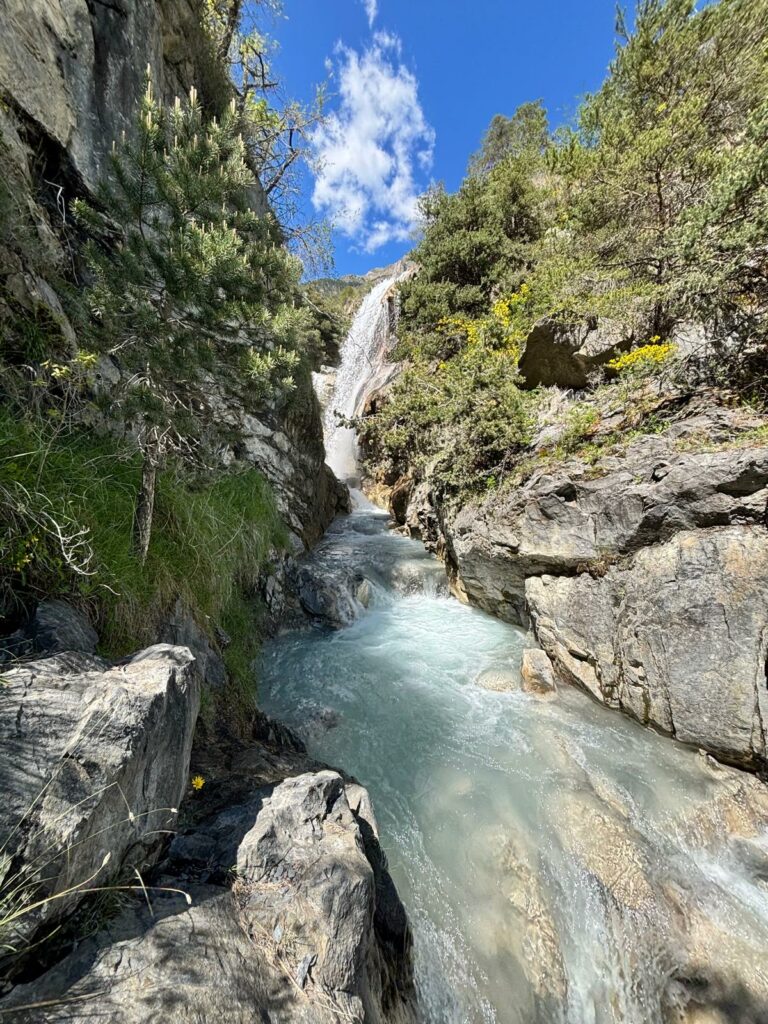 Les cascades de costeplane, au Lauzet Ubaye, alpes de haute provence. Vue de La randonnée des cascades de Costeplane