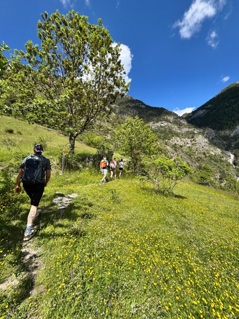 sentier d'accès au hameau de champcontier, Lauzet Ubaye, Vallée de Barcelonnette