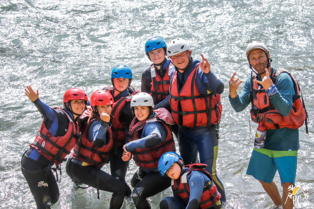 rafting sur l'ubaye avec la base écologique Crazy Water