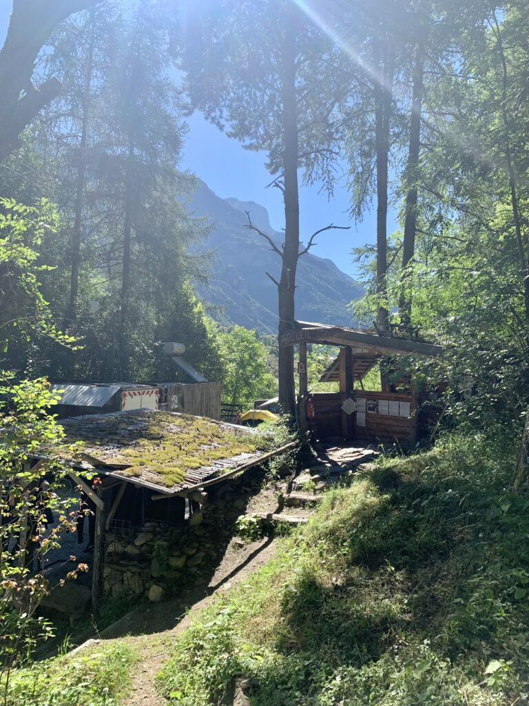 éco base avec panneau solaire en ubaye