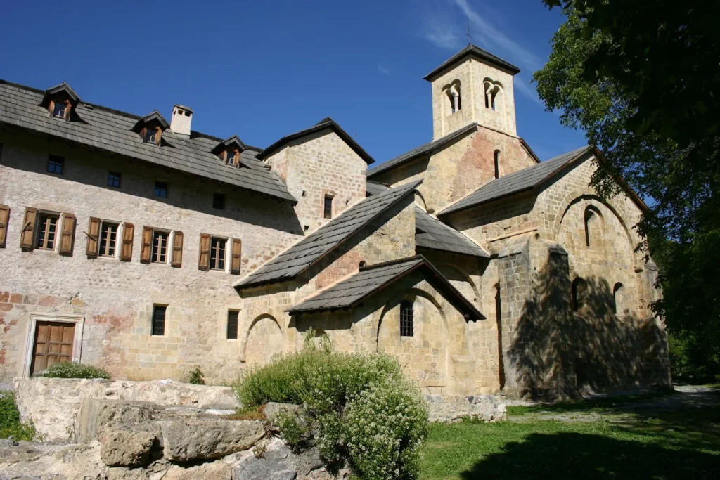 Abbaye de Boscodon, Savine-le-Lac Embrun